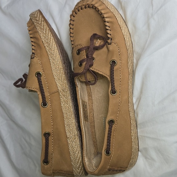 UGG TYLIN NWOT DECK SHOE Chestnut Nubuck Leather Boat Shoe Lamb Fur Lining Sz 6 - Picture 12 of 16